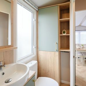 Caravan Sleeps 5
